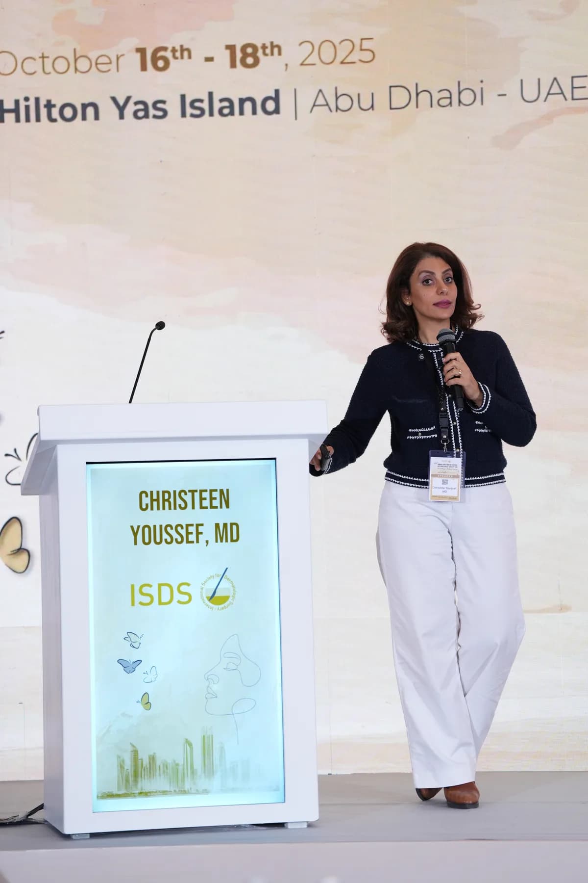 Dr. Christeen Youssef presenting at the ISDS podium in Abu Dhabi.